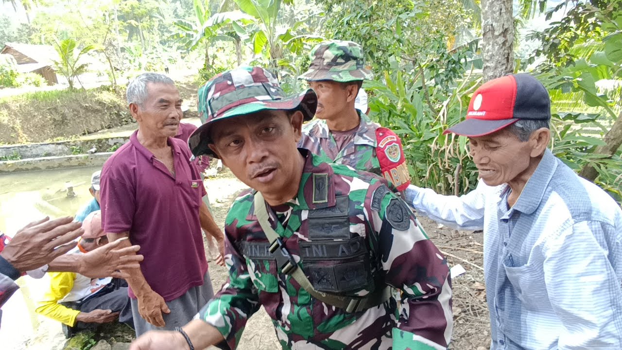 Finishing pembangunan Jalan Kegiatan TMMD di Blok Kujangsari Desa Kutawaringin Selajambe
