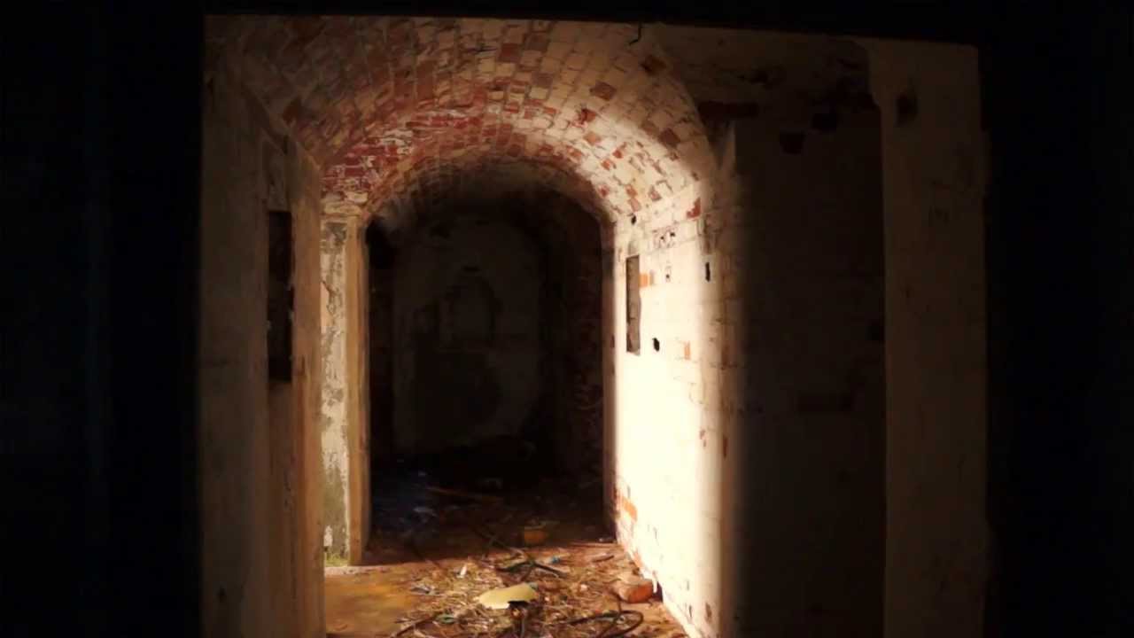 A walkthru of Leenan Fort, Co. Donegal, Ireland - spooky abandoned army base Urban Exploration