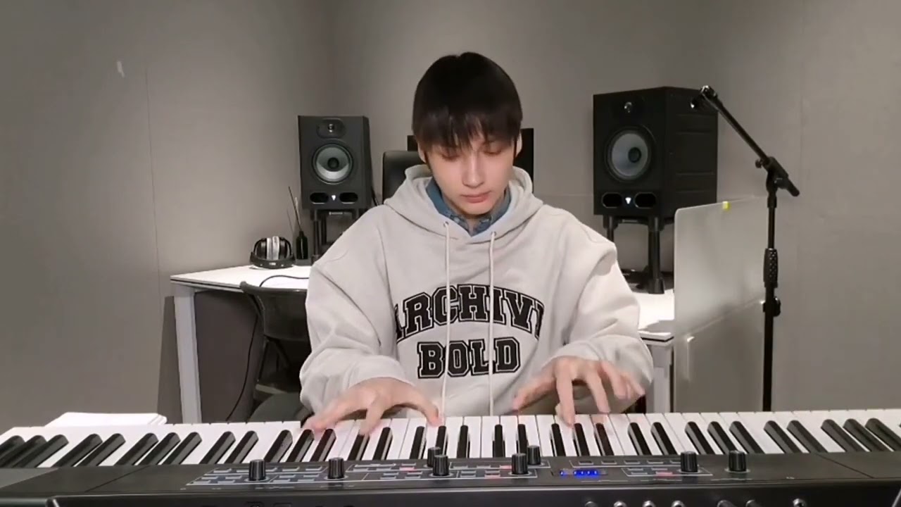 txt 30 seconds video hueningkai huezart playing yumeiro patisserie