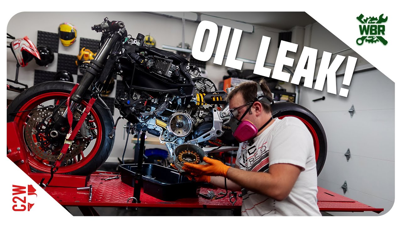 Our PANIGALE is LEAKING OIL!! [Wrecked Bike Rebuild - Ep 06 - 2016 Ducati 959 Panigale]