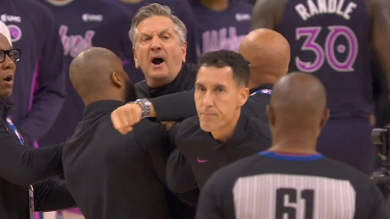 Chris Finch absolutely loses his mind at ref and has to be held back after ejected 😳