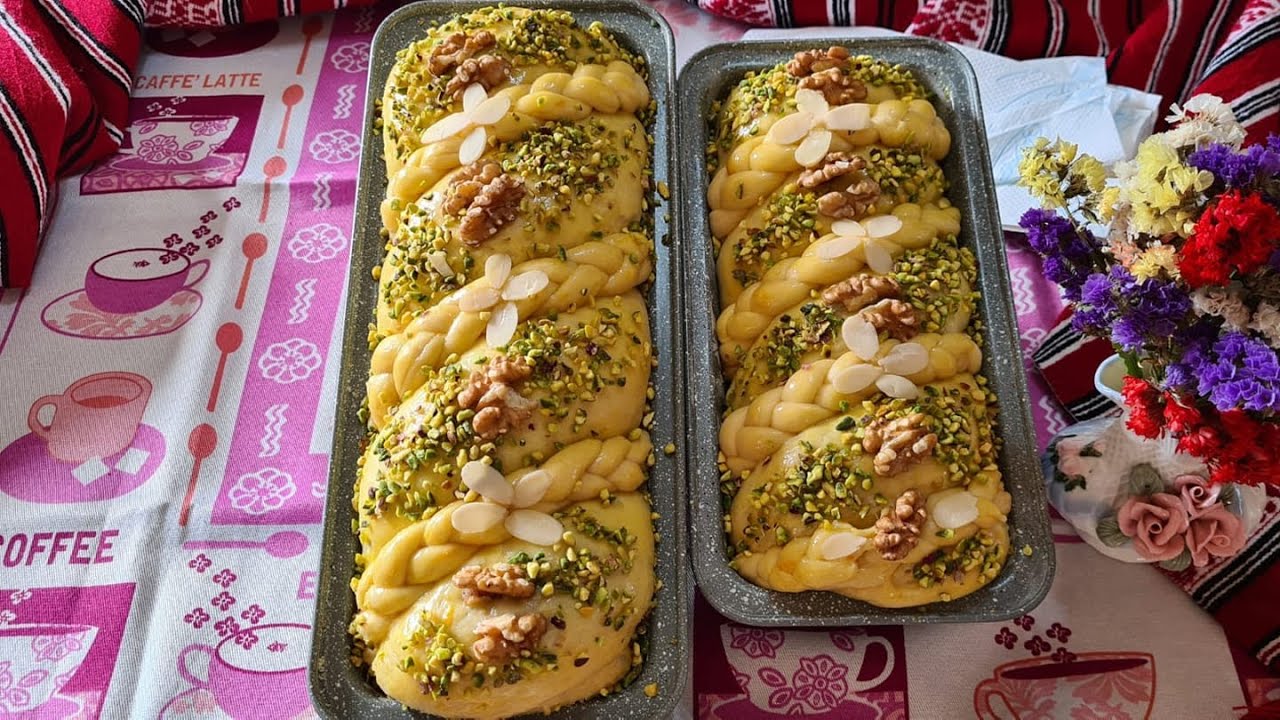 Cozonac cu crema de fistic  - Panettone rumeno con la crema al pistacchio