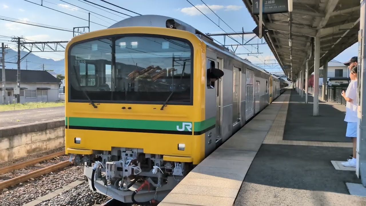 [SL故障でGV代走]快速SLぐんま水上号高崎行きGV−E197系200番台TS08編成＋12系客車5両が沼田駅1番線を警笛鳴らして出発