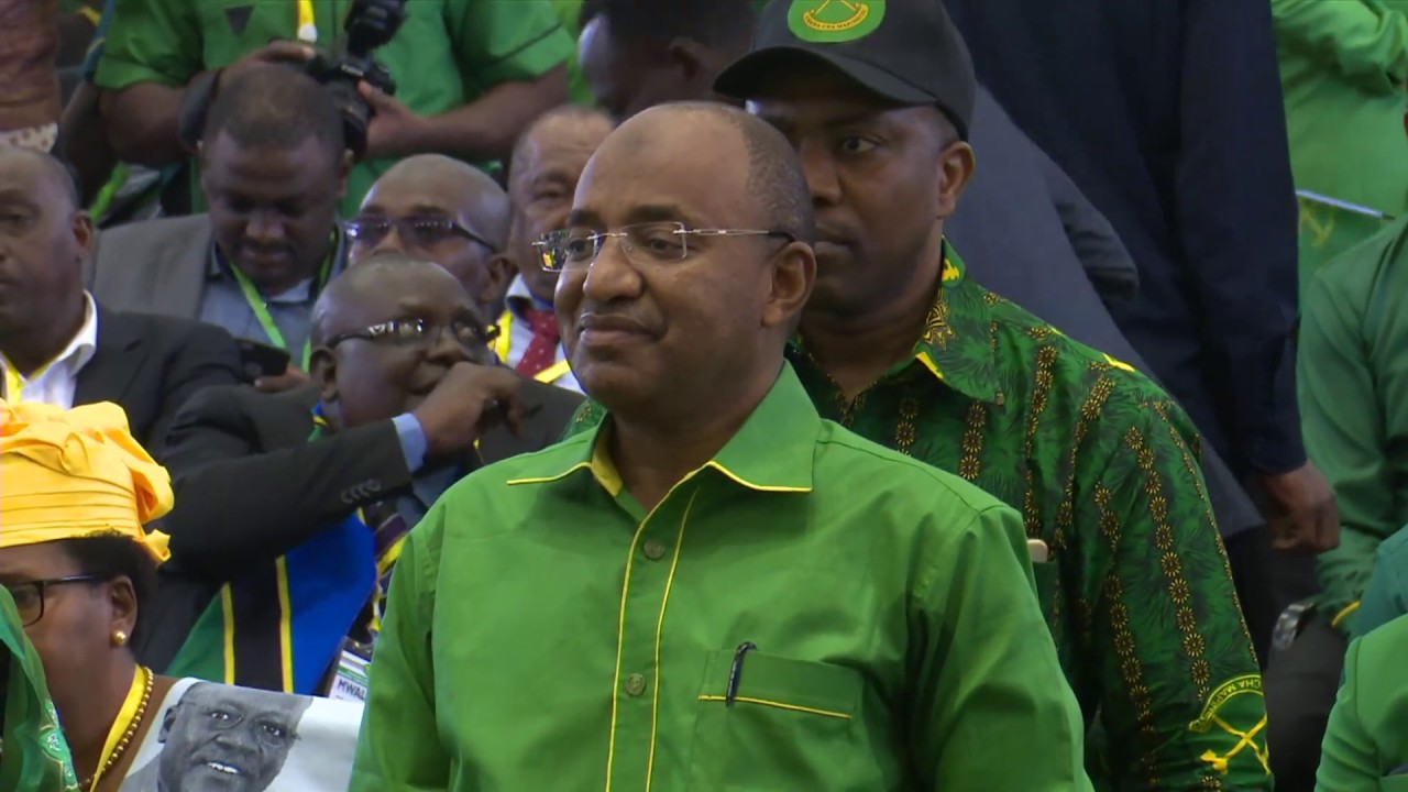 MWINYI AFICHUA MKAPA ALIVYOMWIBUA KWENYE SIASA