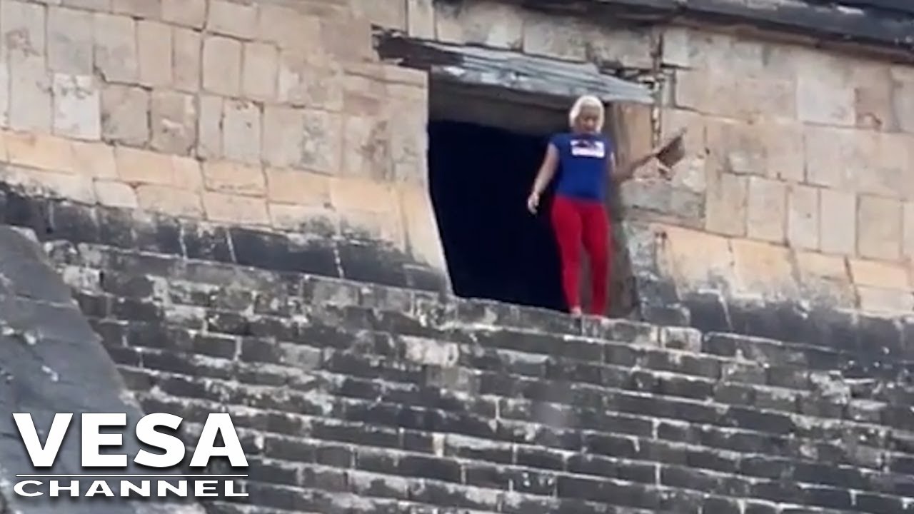 Woman sparked fury by climbing the steps of the ancient Temple of Kukulc&aacute;n in Mexico