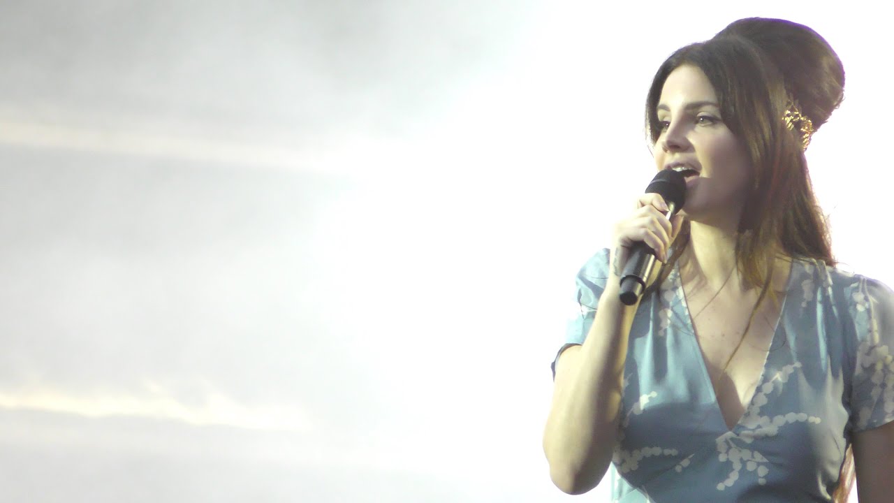 Lana Del Rey - Summertime Sadness (Lollapalooza Paris 4K 23/07/2017)