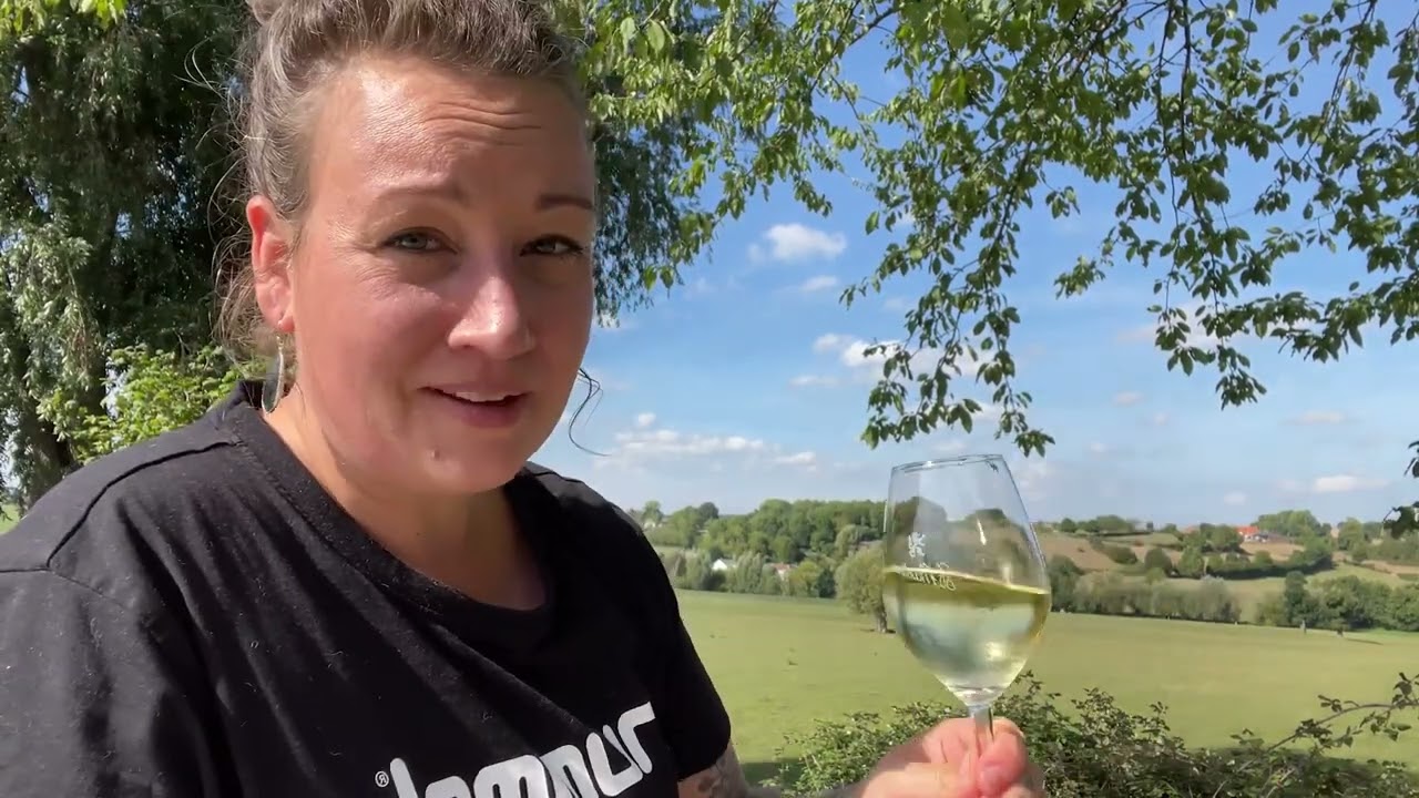 Jenneke wandelt route des vins Vijlen-Holset