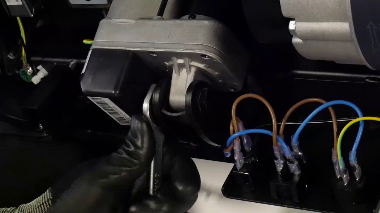 Comment changer le moteur d'inclinaison sur un tapis de course T990A ?