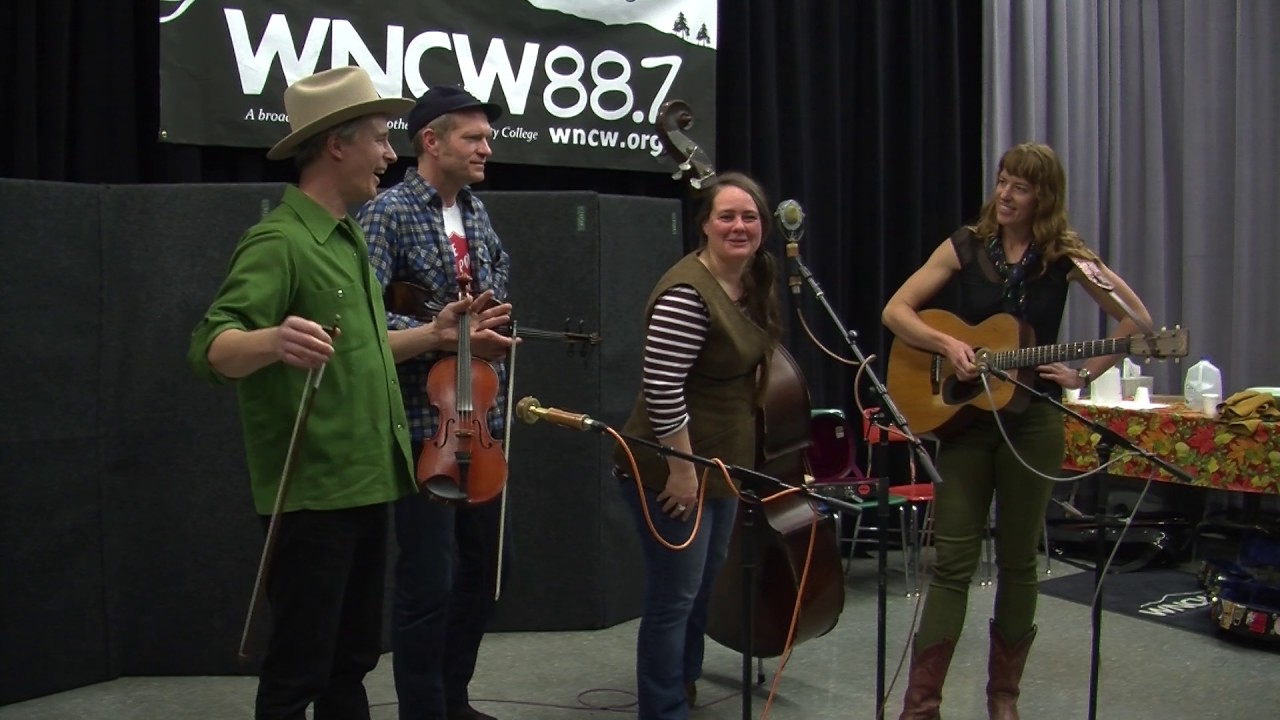 Foghorn Stringband - Interview after 'Lonesome Homesick Blues'