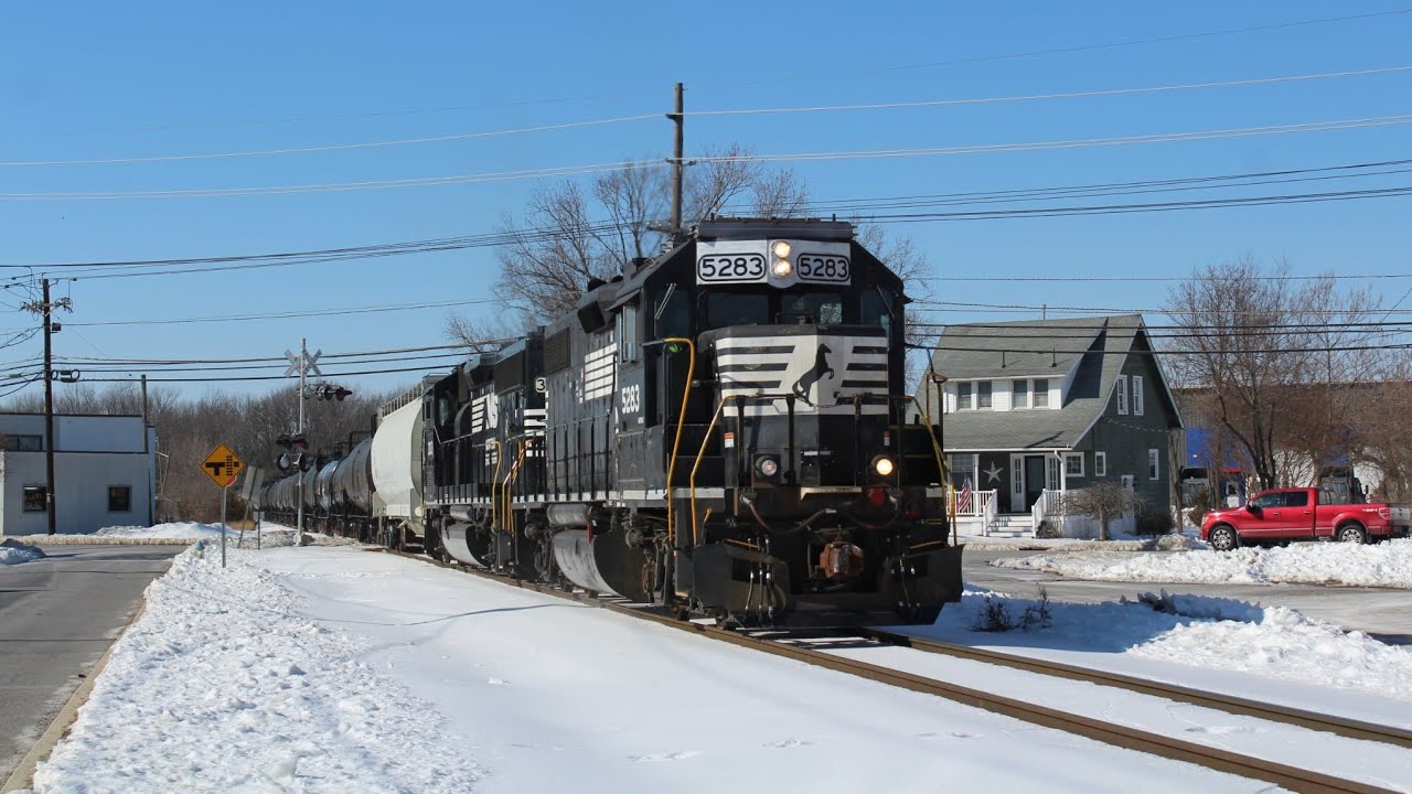 CA-11 & CA-20 on 2/8/26 - THB NS GP38-2 5283 leads CA-11 with a great RS3L
