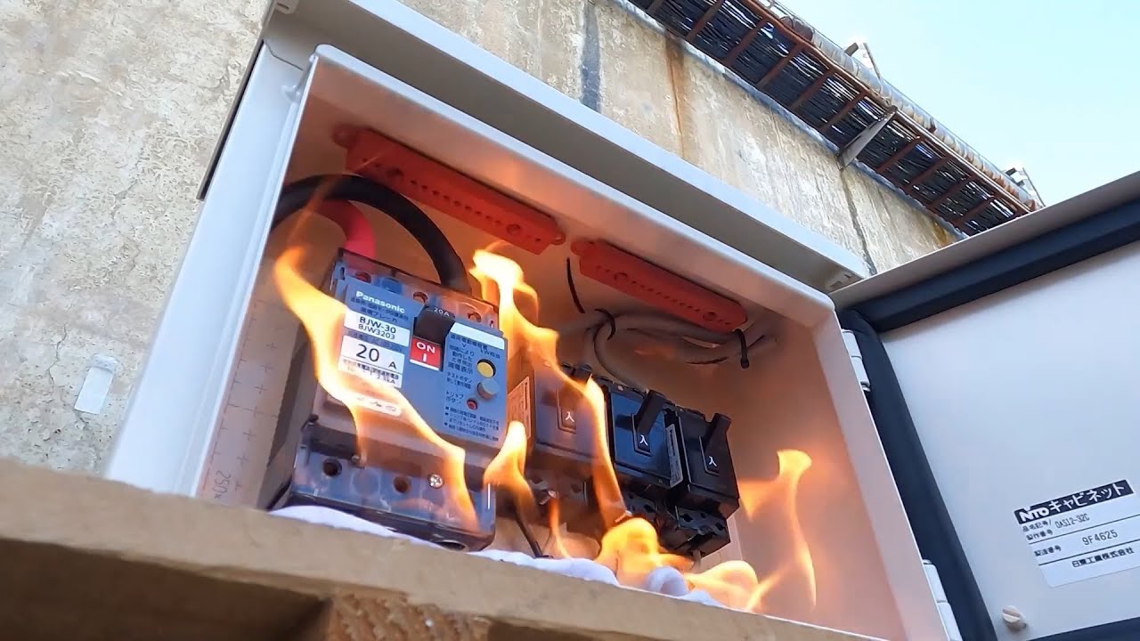 FEROSTICKER &ndash; The World's Smallest Automatic Fire Extinguisher!