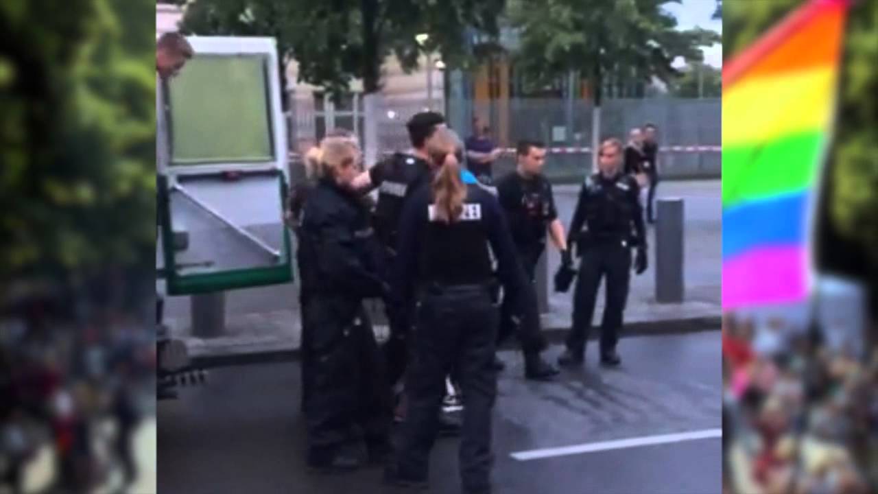 CSD Polizei nimmt P&ouml;bler fest