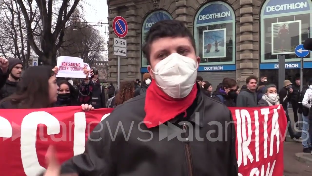 Scuola, studenti in corteo a Milano: 