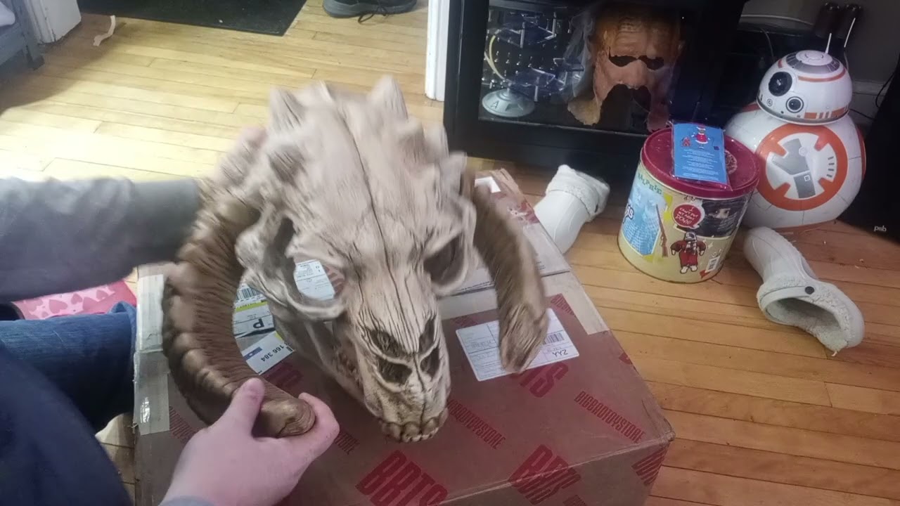 Regal Robot TAUNTAUN SKULL wall mount unboxing 
