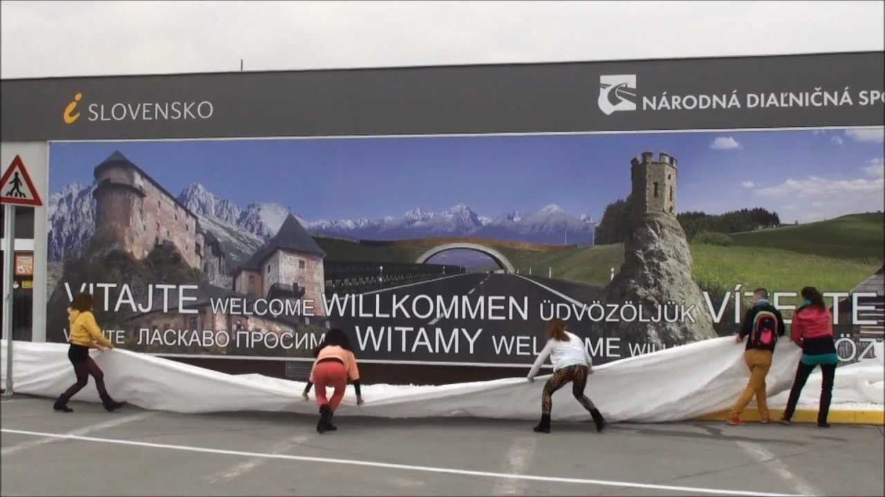 J. Počiatek otvoril prv&eacute; modern&eacute; diaľničn&eacute; vstupn&eacute; br&aacute;ny