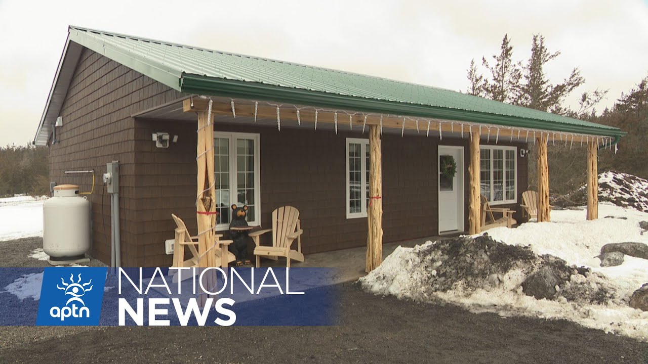 Mohawk women build tiny houses for those fleeing domestic violence | APTN News