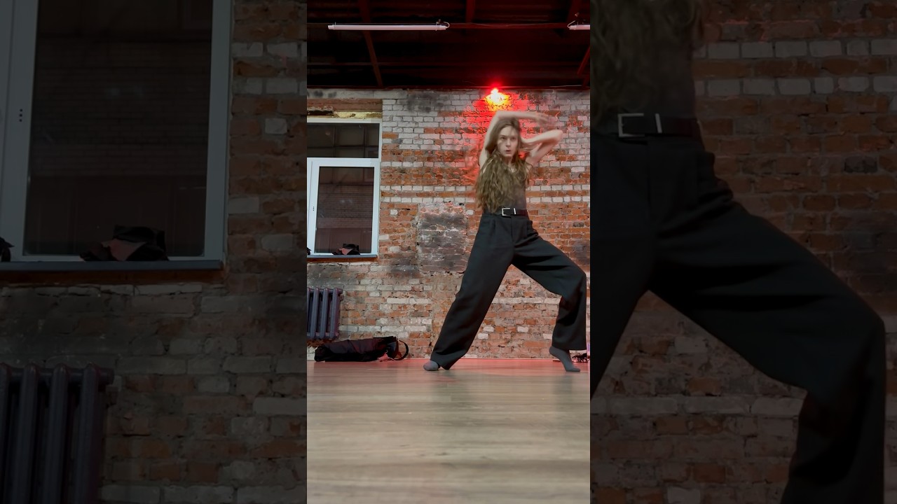 🧜🏻&zwj;♀️⚡️🤍 #shortsvideo #shortsdance #danceshorts #танцы #dance #electro #femaledancer #mkotikova