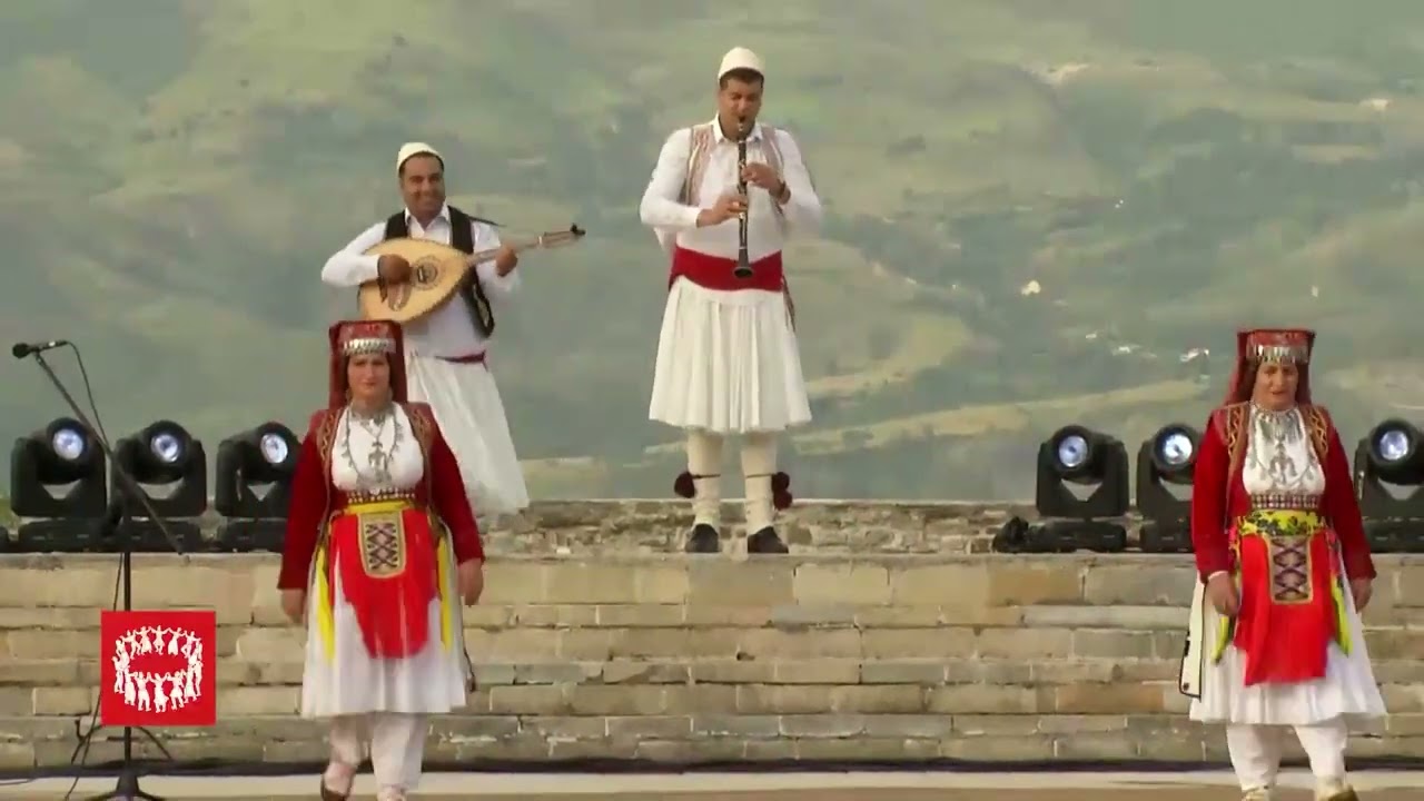 Prena Beci  &  Gjela Duka  -  Gurgullojnë gurrat shqiptare