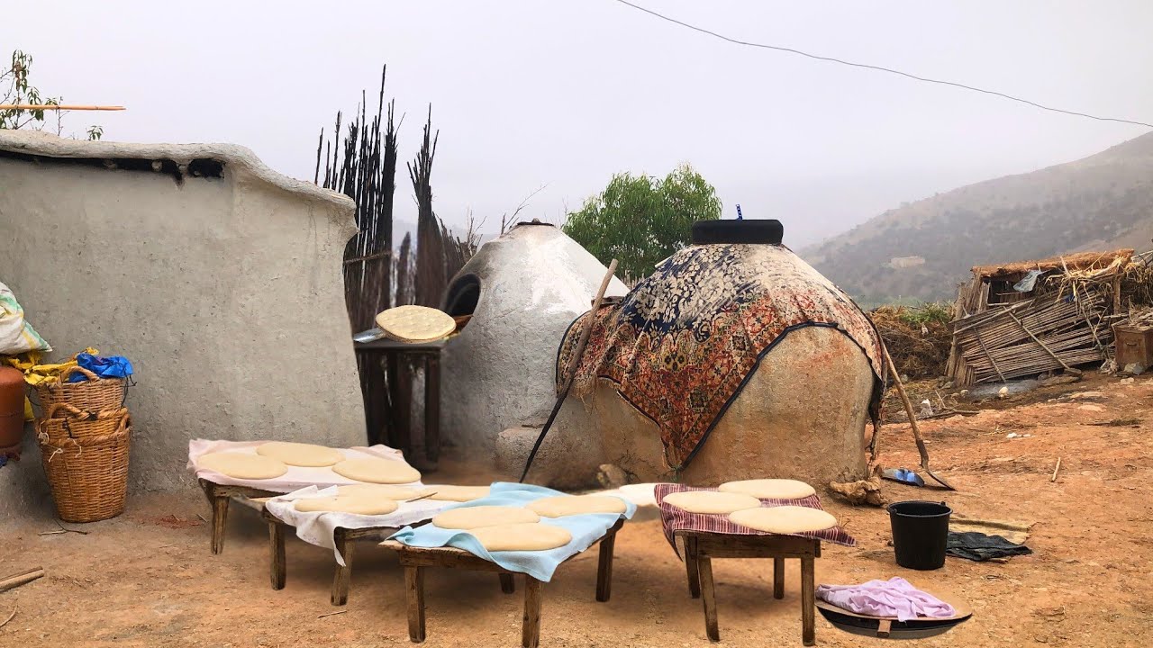 هكذا يعشون في الريف المغربي في صباح الباكر وطهي الخبز البلدي من عدات وتقاليد القرية..#الحسيمة_المغرب