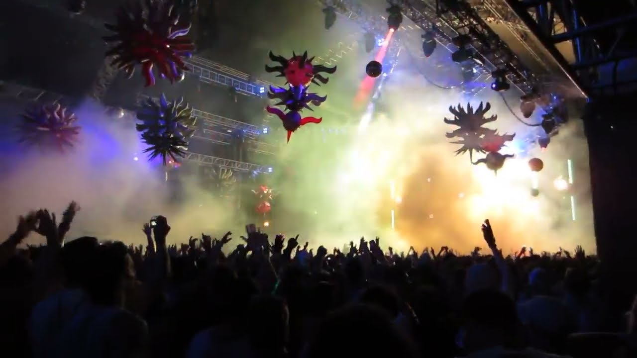 Moby @ Ultra Music Festival 2011 [HD]