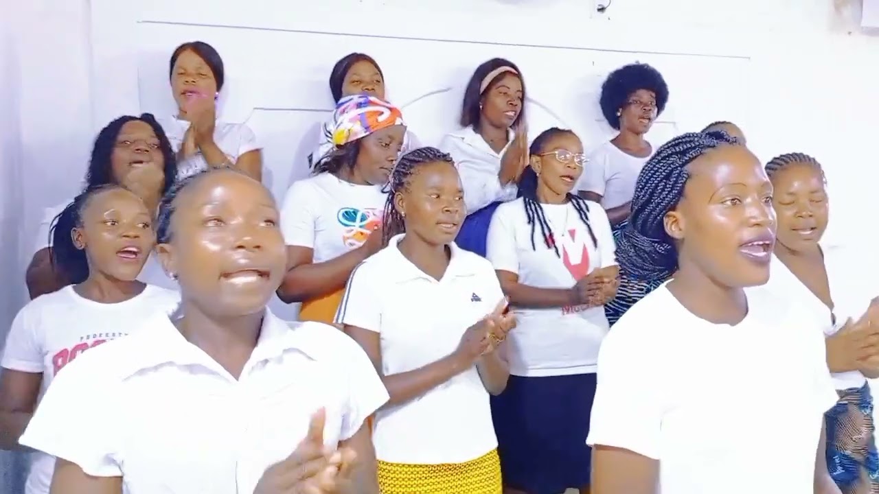 Mães da Igreja Cristo Vive em Gorongosa 