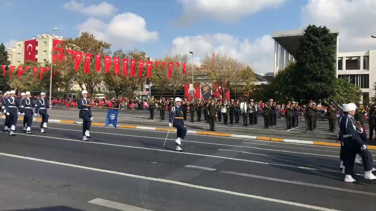 Cumhuriyet Bayramı resmî geçit töreni Vatan Caddesi’nde yapılıyor.
