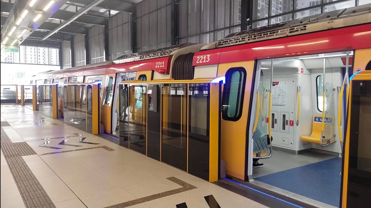 MRT Putrajaya Line | Hyundai Rotem (Set 221) Arriving & Departing Serdang Raya Utara