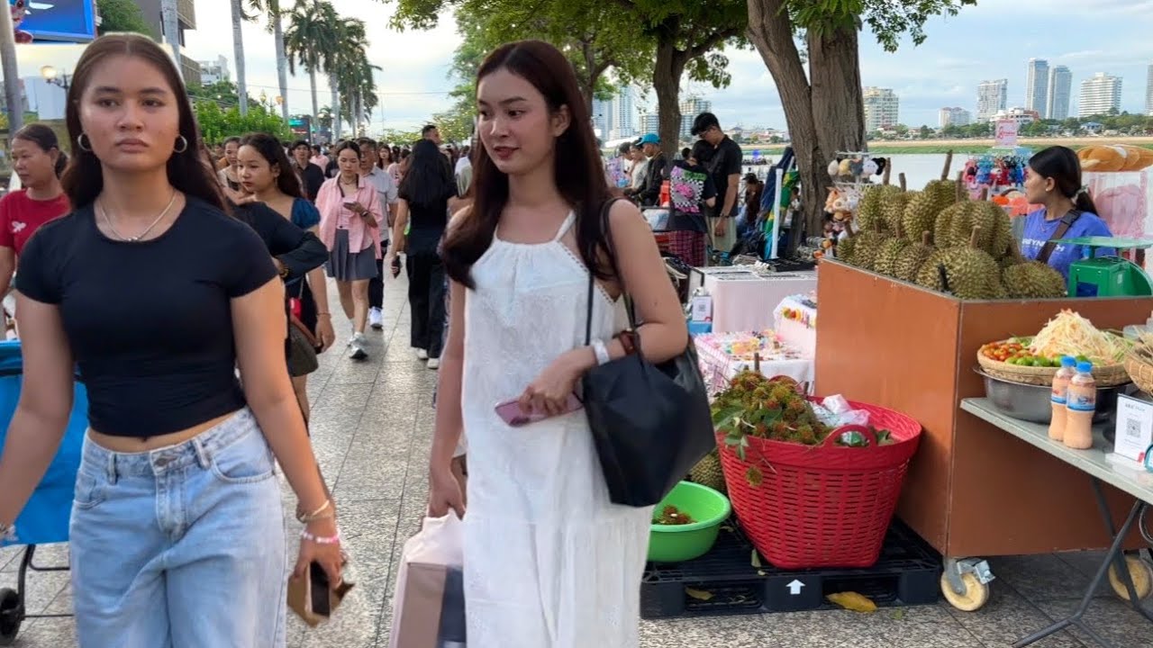 Cambodia Walking Tour 4K - Phnom Penh Street Food at Riverside 2025