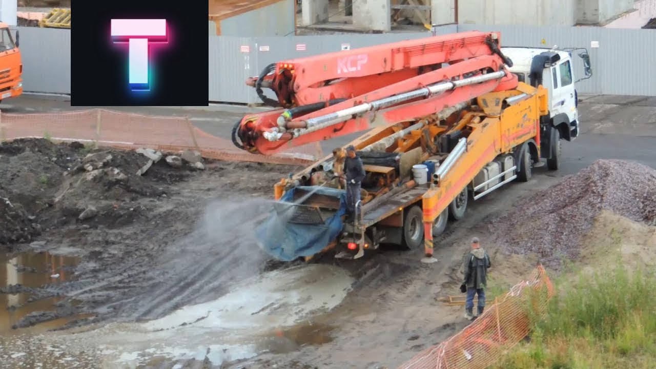 АвтоБетононасос будут промывать возле Стройки, и никак скобу было не закрыть.