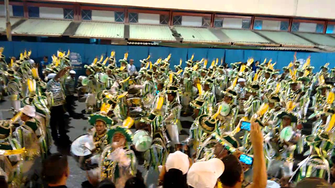 Desfile gigante do samba 2015