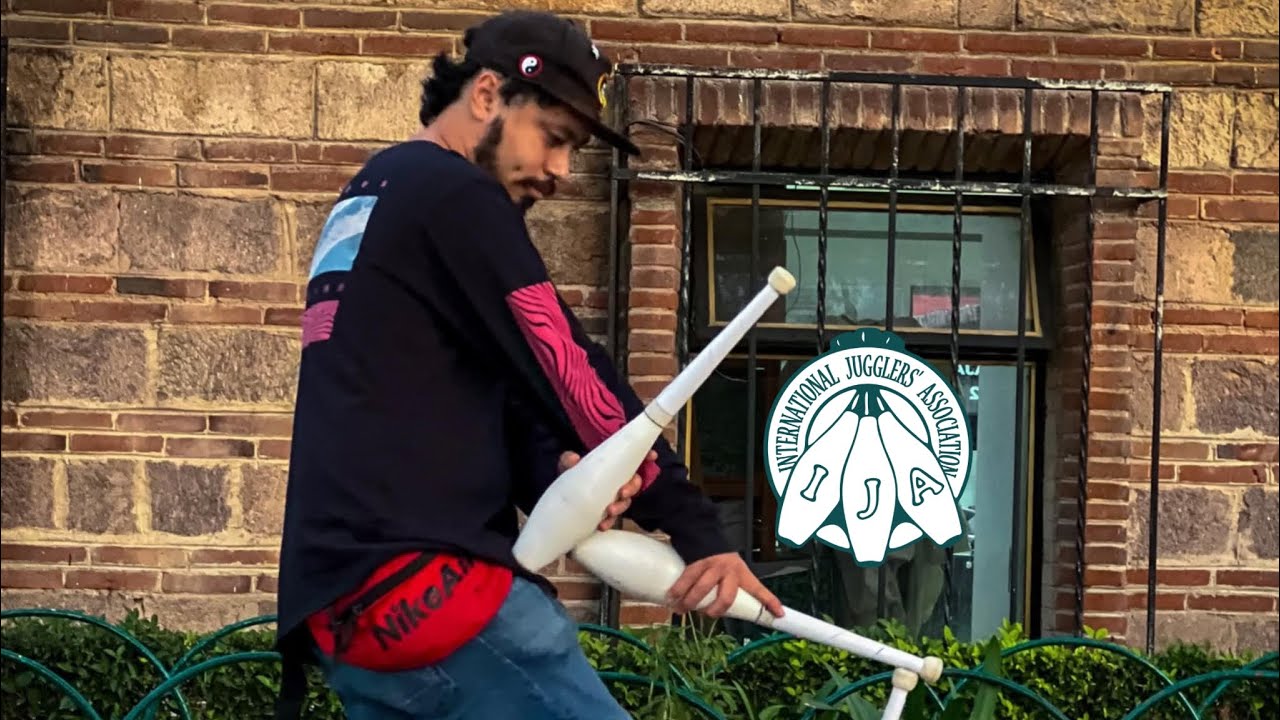 Juggling Clubs by Jorge Saldivar from Mexico | IJA Tricks of the Month
