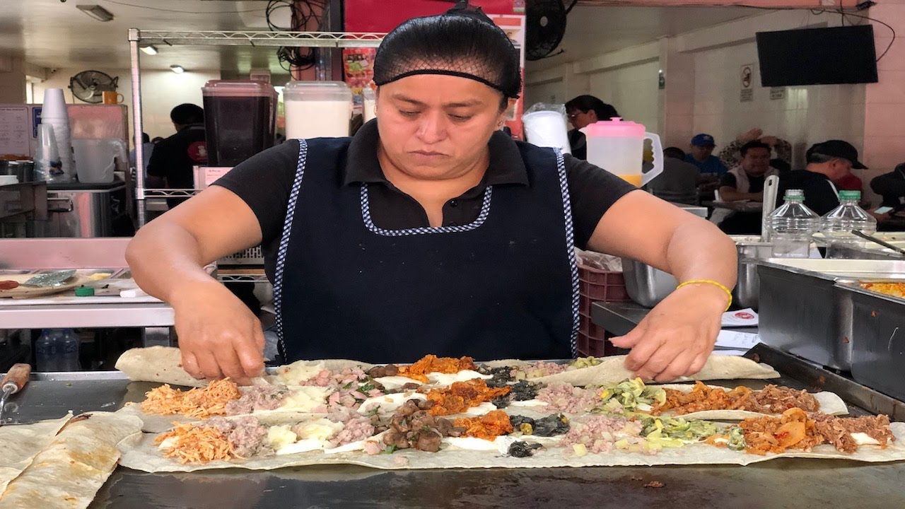 HUGE 28 INCH LONG QUESADILLAS | A MUST FOR FOODIES IN MEXICO CITY