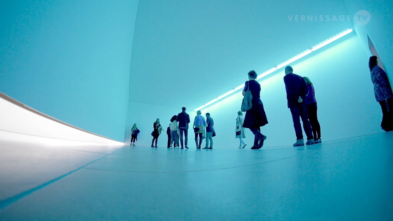 Bruce Nauman: Natural Light, Blue Light Room / Blain Southern, London