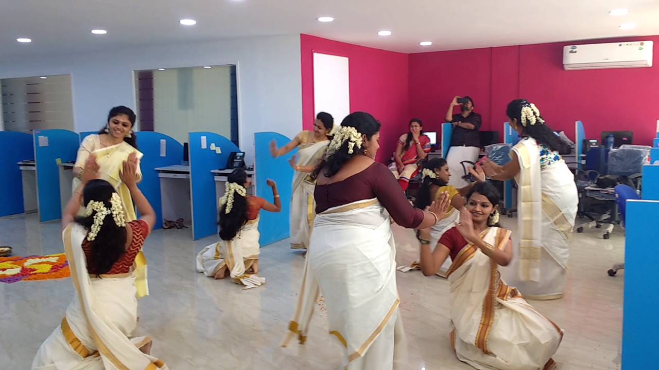 Thiruvathirakali on Kaithapoo manamulla @ STS (IT-UAE)