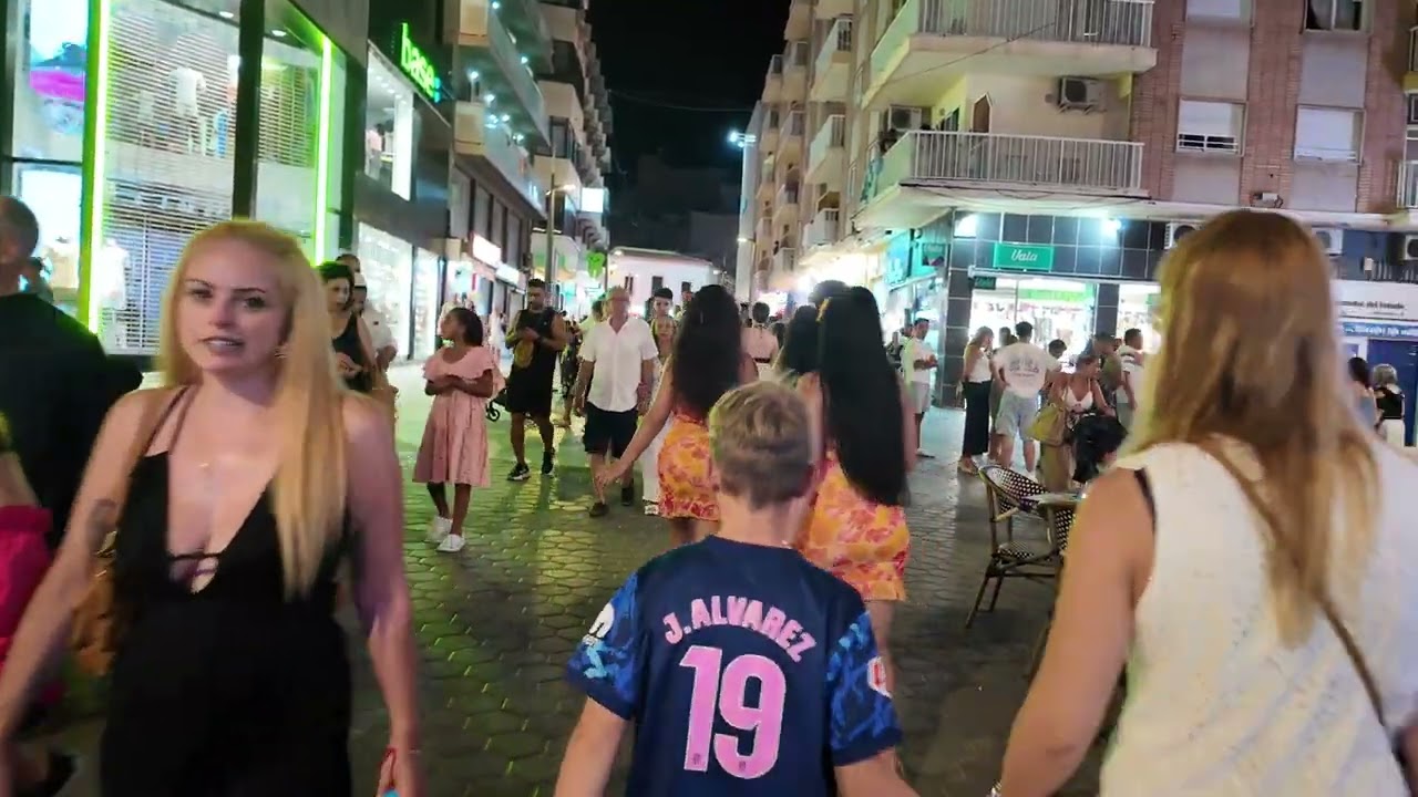 BENIDORM 🇪🇸 BUSY NIGHT 🌙 LEVANTE BEACH / OLD TOWN - AUG 2025 | 4K-HDR Summer Walking Tour #tourism 