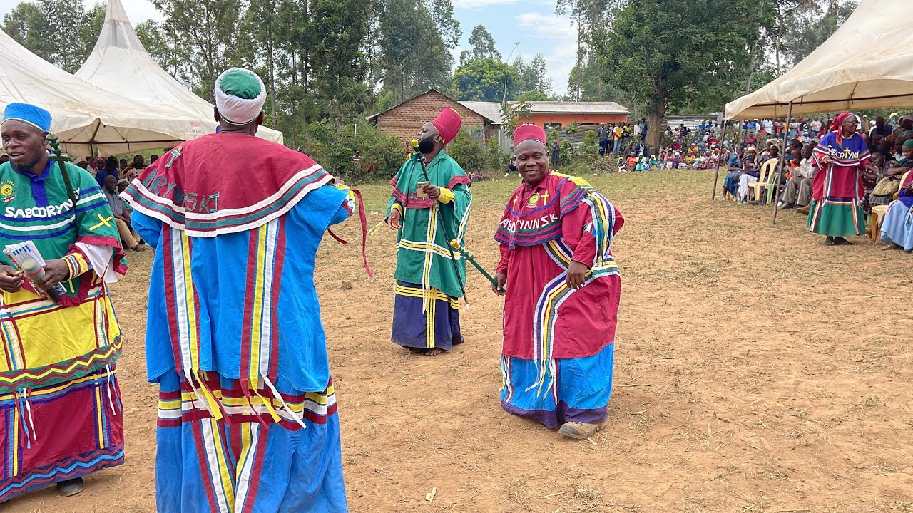 Moses Ombati Na Wimbo Wake Uliojaa Mafunzo Kwenye Mazishi Ya Kiongozi Apostle Savai Egosangwa Kkmg