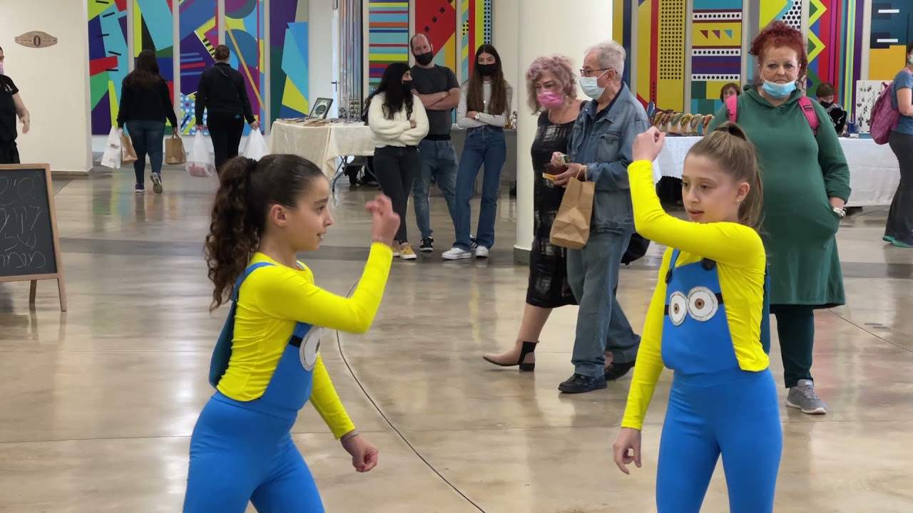 חי פה - חדשות חיפה: רקדניות מסטודיו ענבל ירון - קסטרא - יריד בלאק פריידי החברה הכלכלית 26/11/21