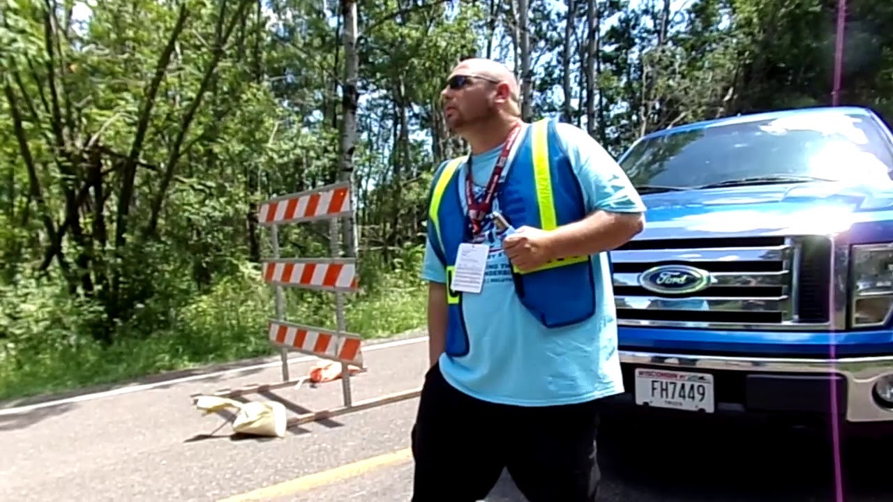 Airshow volunteer upset GCotN walks by his sign (fixed version)