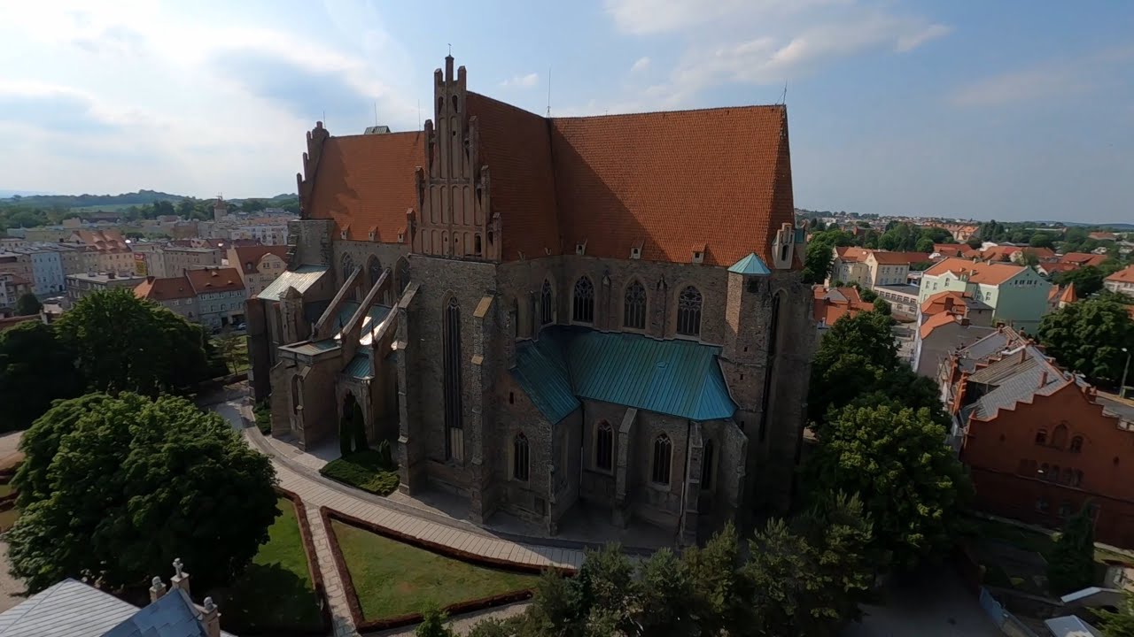 Bazylika Świętych Apostołów Piotra i Pawła w Strzegomiu #dOMin drone flight 🕶✈🎥