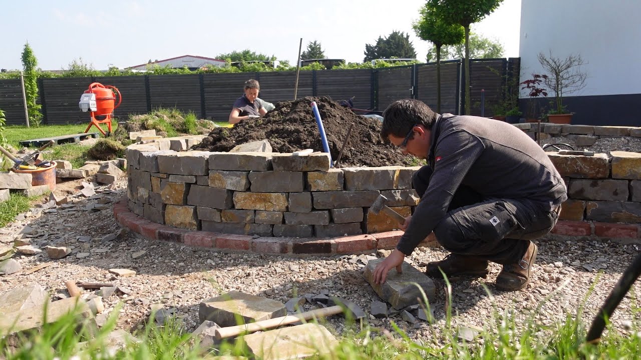 Hochbeet aus Natursteinen bauen | Natursteinmauer bauen