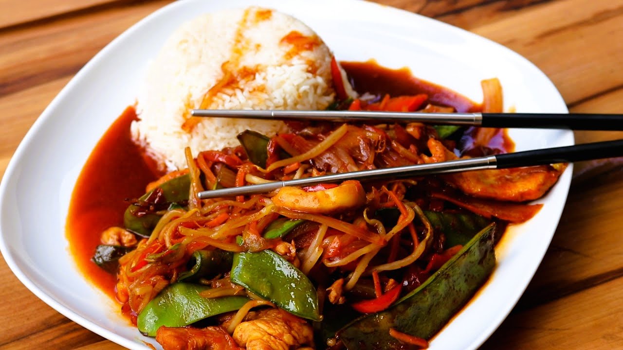 Scharfes Asia Hähnchen aus dem Wok