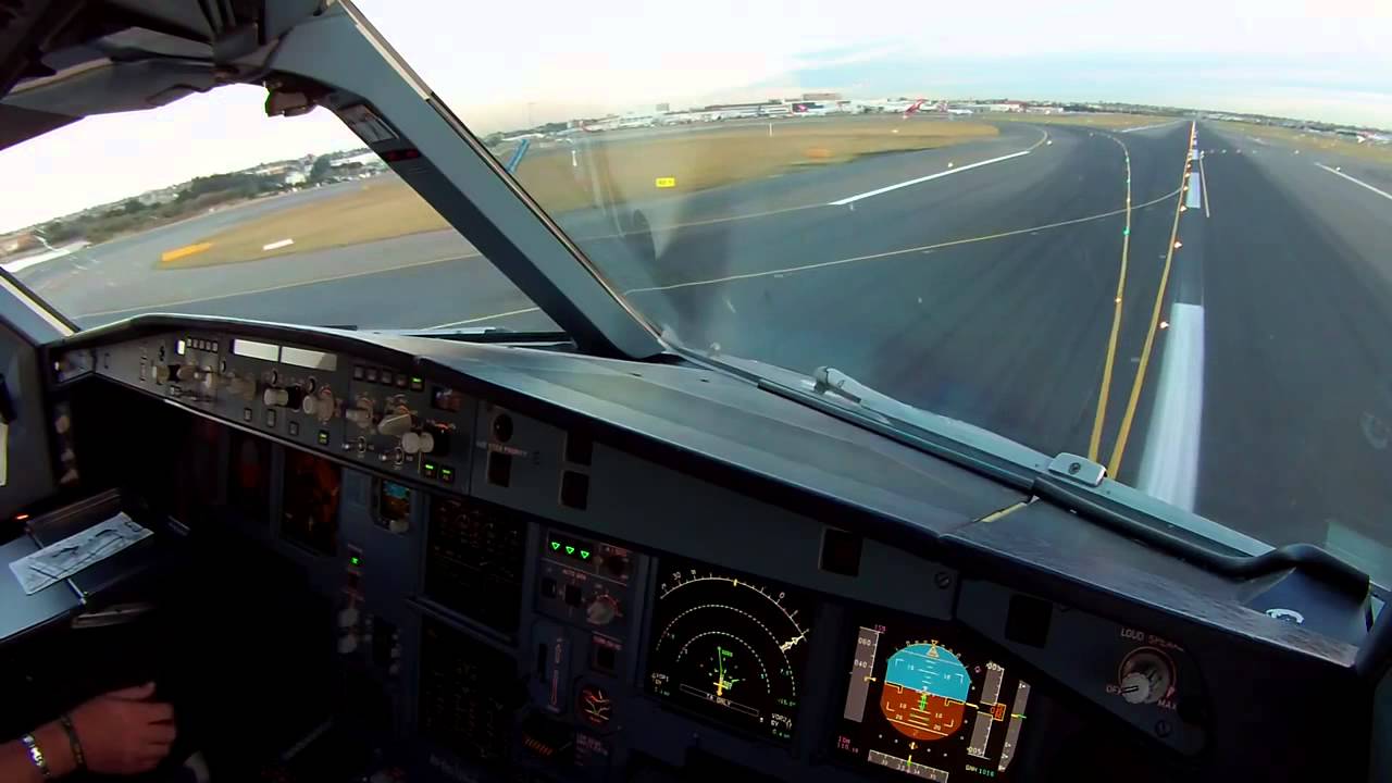 Airbus A340 HD Cockpit Scene - Landing at Sydney