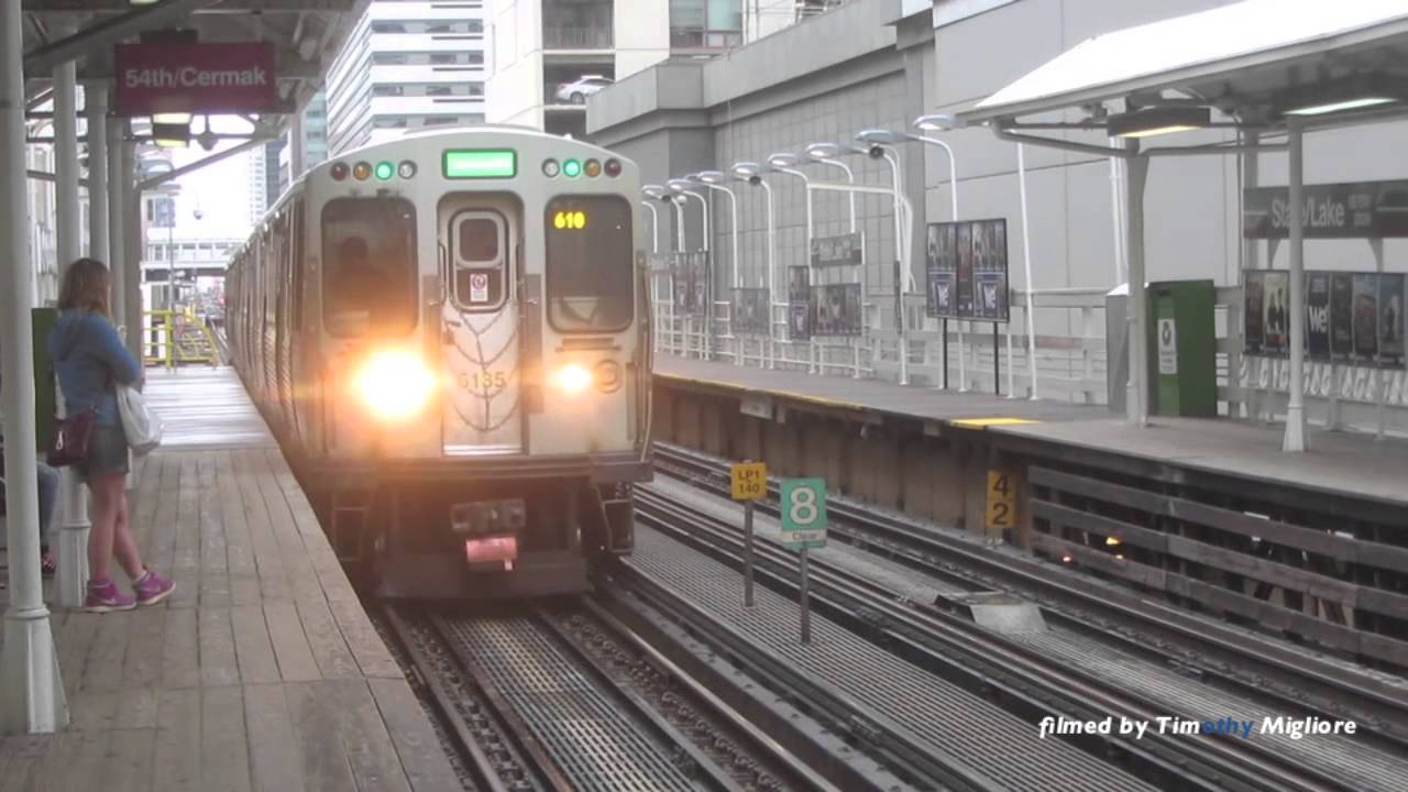 The Chicago L Train in Downtown Chicago