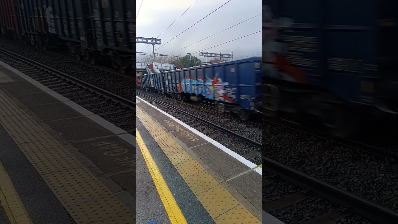 Freightliner 66604 passing Theale 2/12/25