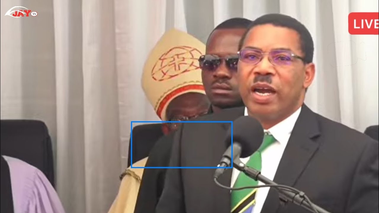 WAZIRI MKUU AMJIBU JOHN HECHE KWENYE MAZISHI YA MZEE MTEI