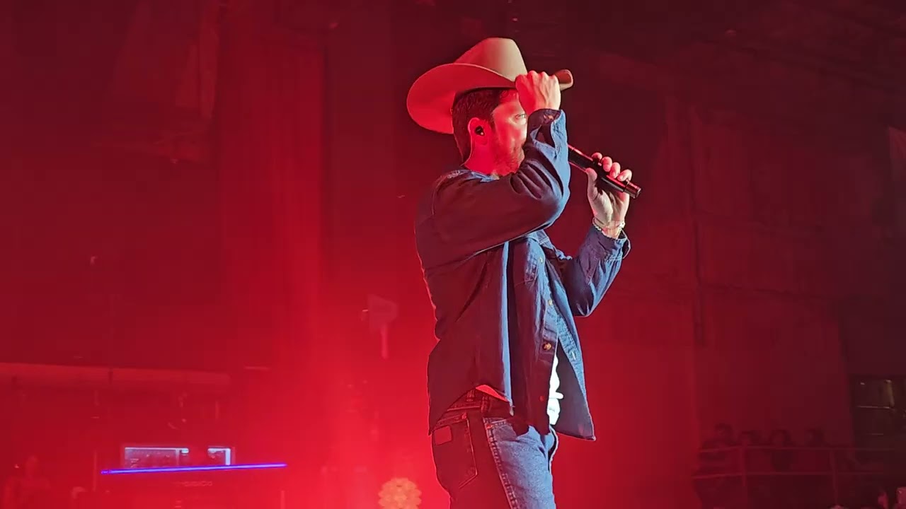 Dustin Lynch - Small Town Boy