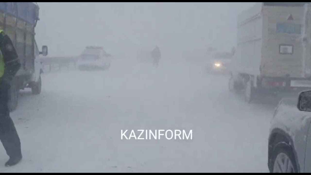 Түркістан облысында бораннан жолдар жабылып, көк тайғақтан көліктер соғысты