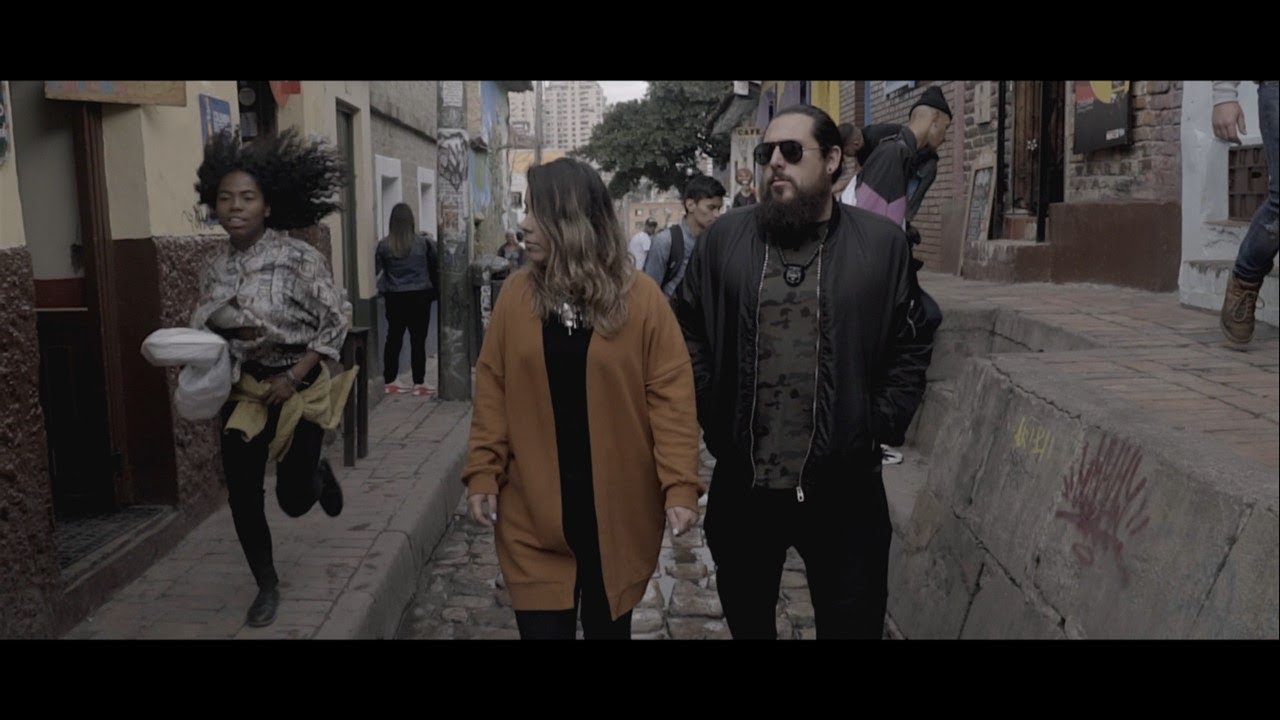 DANGER AK & ZOE SALAZAR - LO QUE NO VA HACIA ADELANTE VA HACIA ATR&Aacute;S (VIDEO OFICIAL)