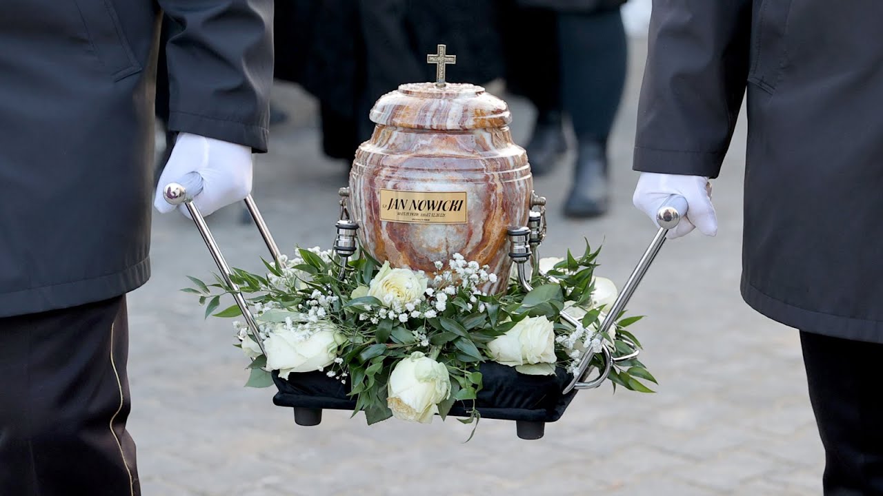 Pogrzeb Jana Nowickiego. Nie był państwowy 