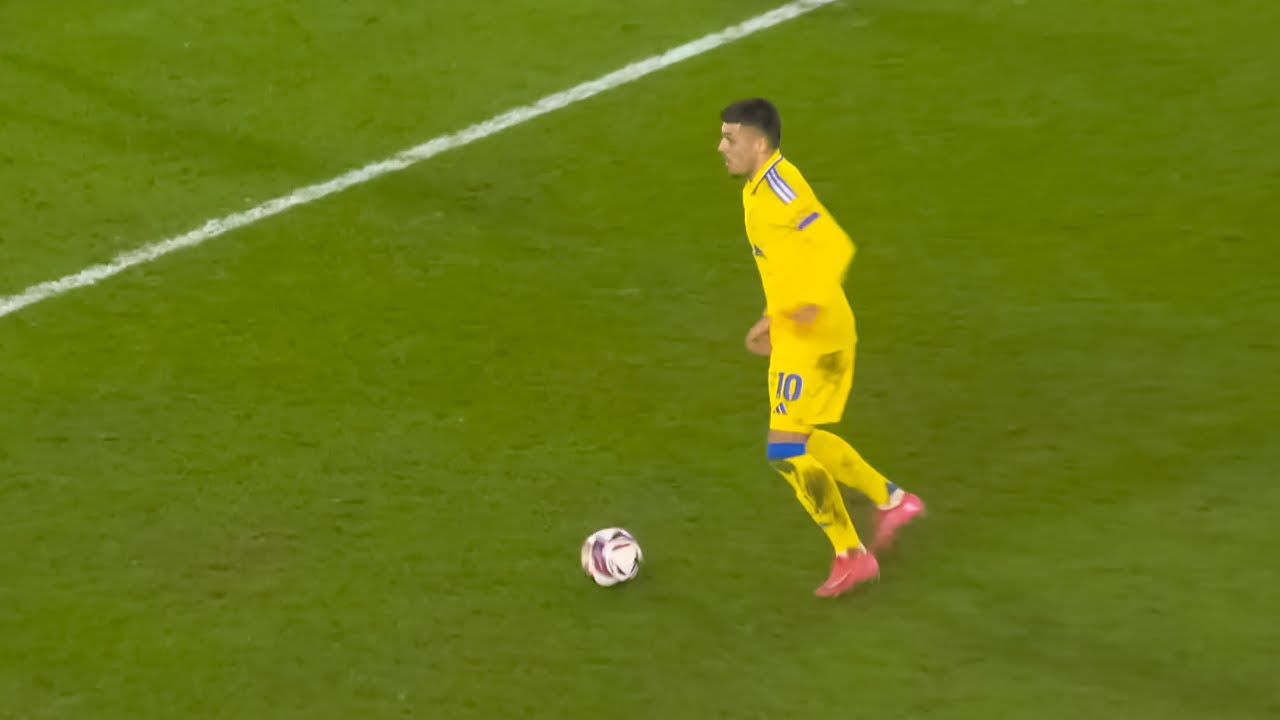 Jo&euml;l Piroe is a complete striker - 2025
